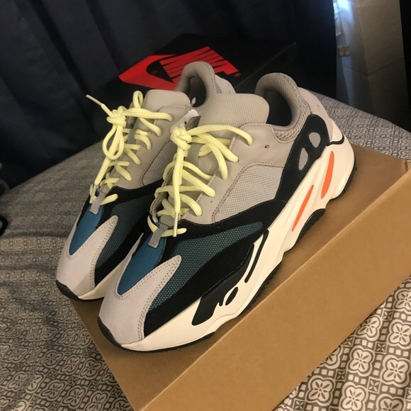 yeezy wave runner size 8